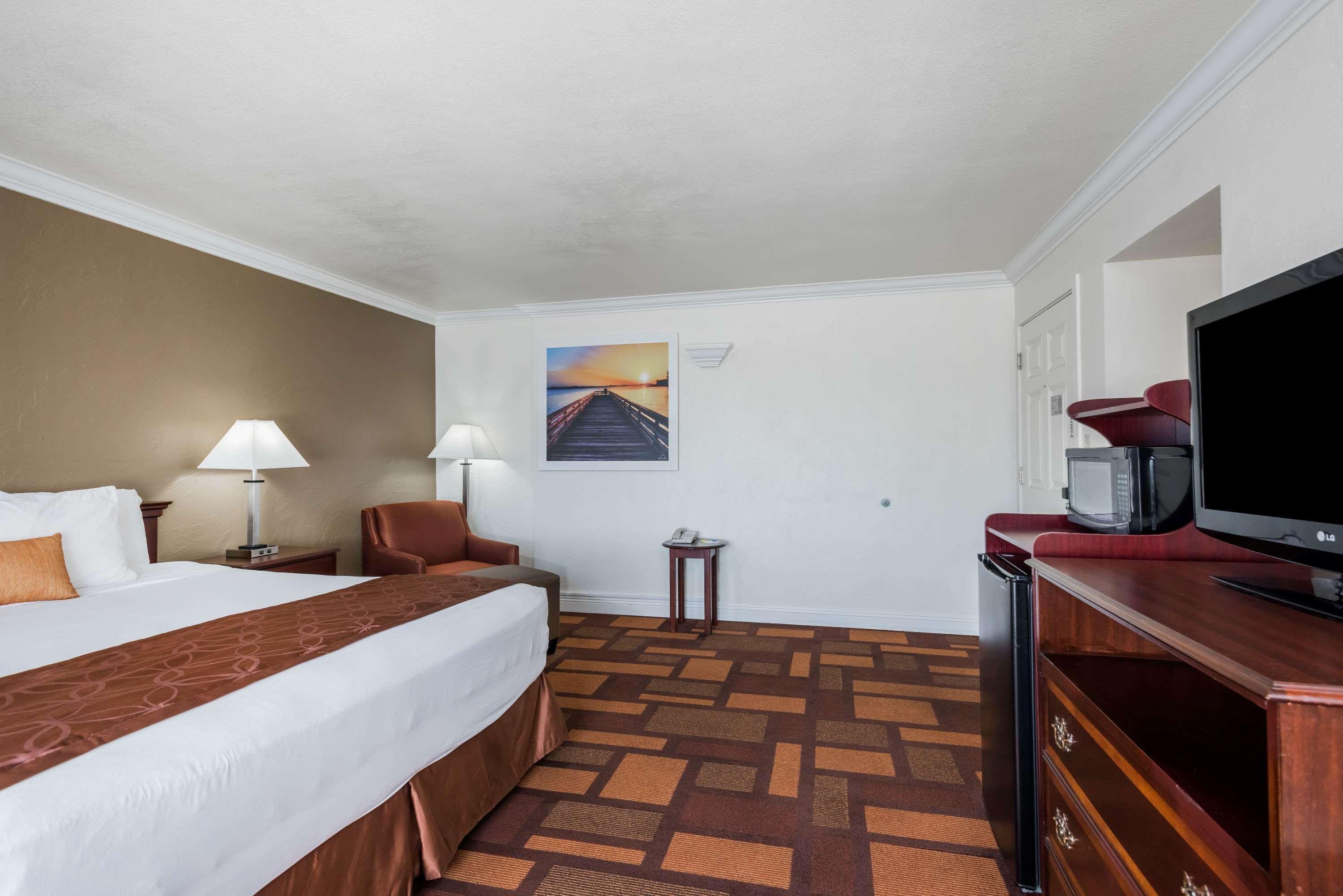 Days Inn & Suites By Wyndham Lodi Exteriér fotografie