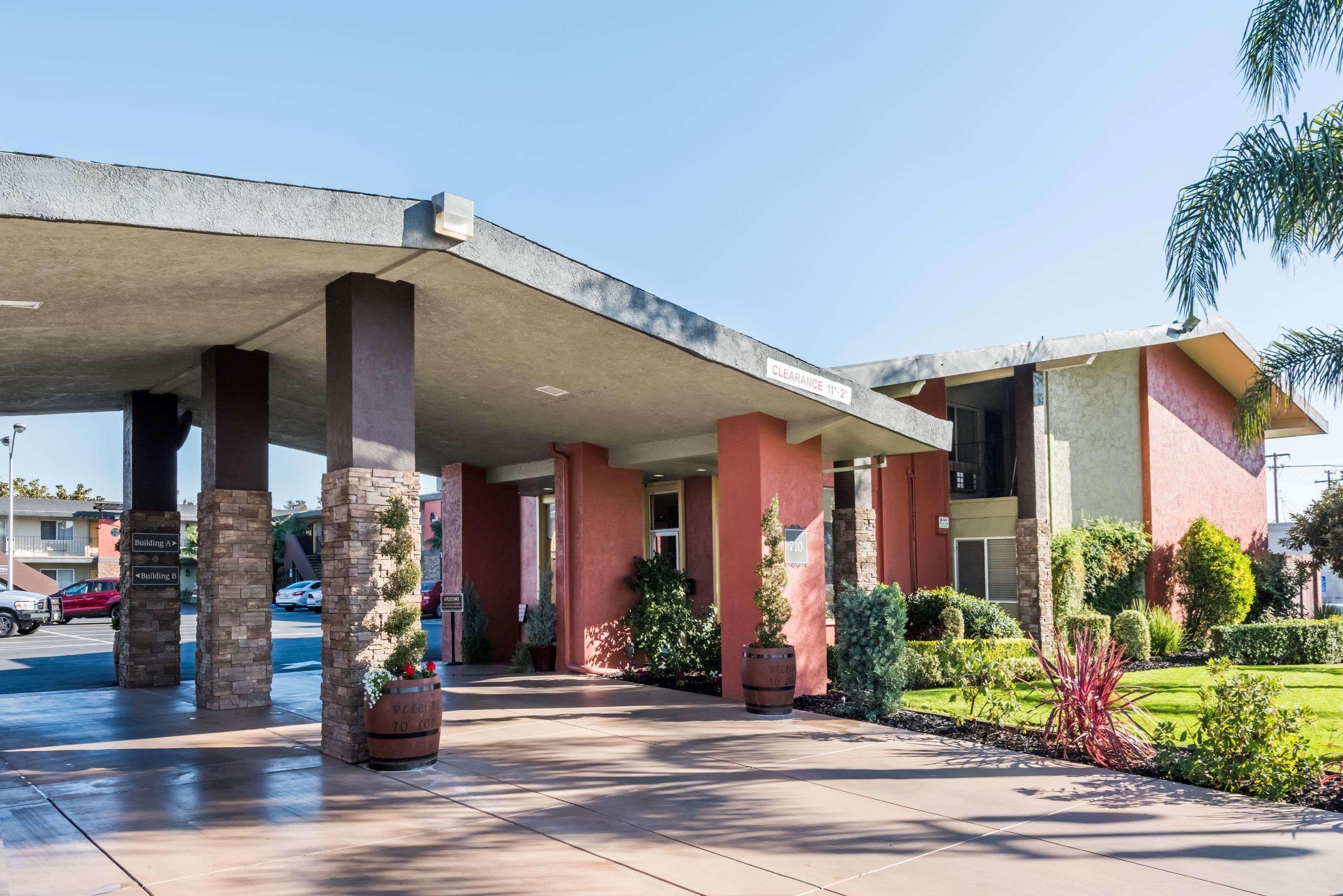 Days Inn & Suites By Wyndham Lodi Exteriér fotografie