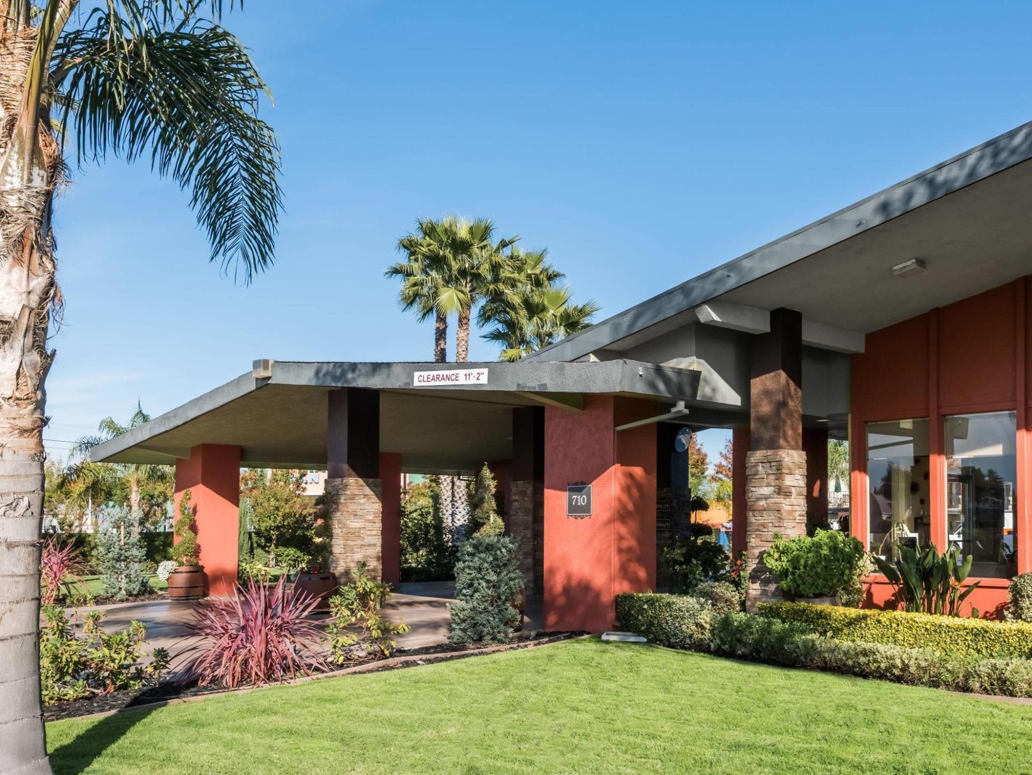 Days Inn & Suites By Wyndham Lodi Exteriér fotografie