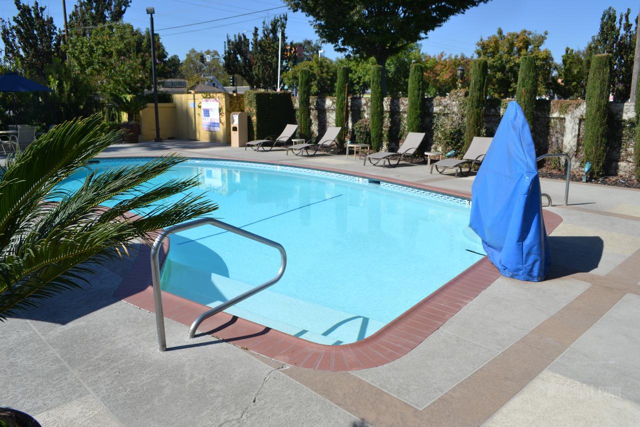 Days Inn & Suites By Wyndham Lodi Exteriér fotografie