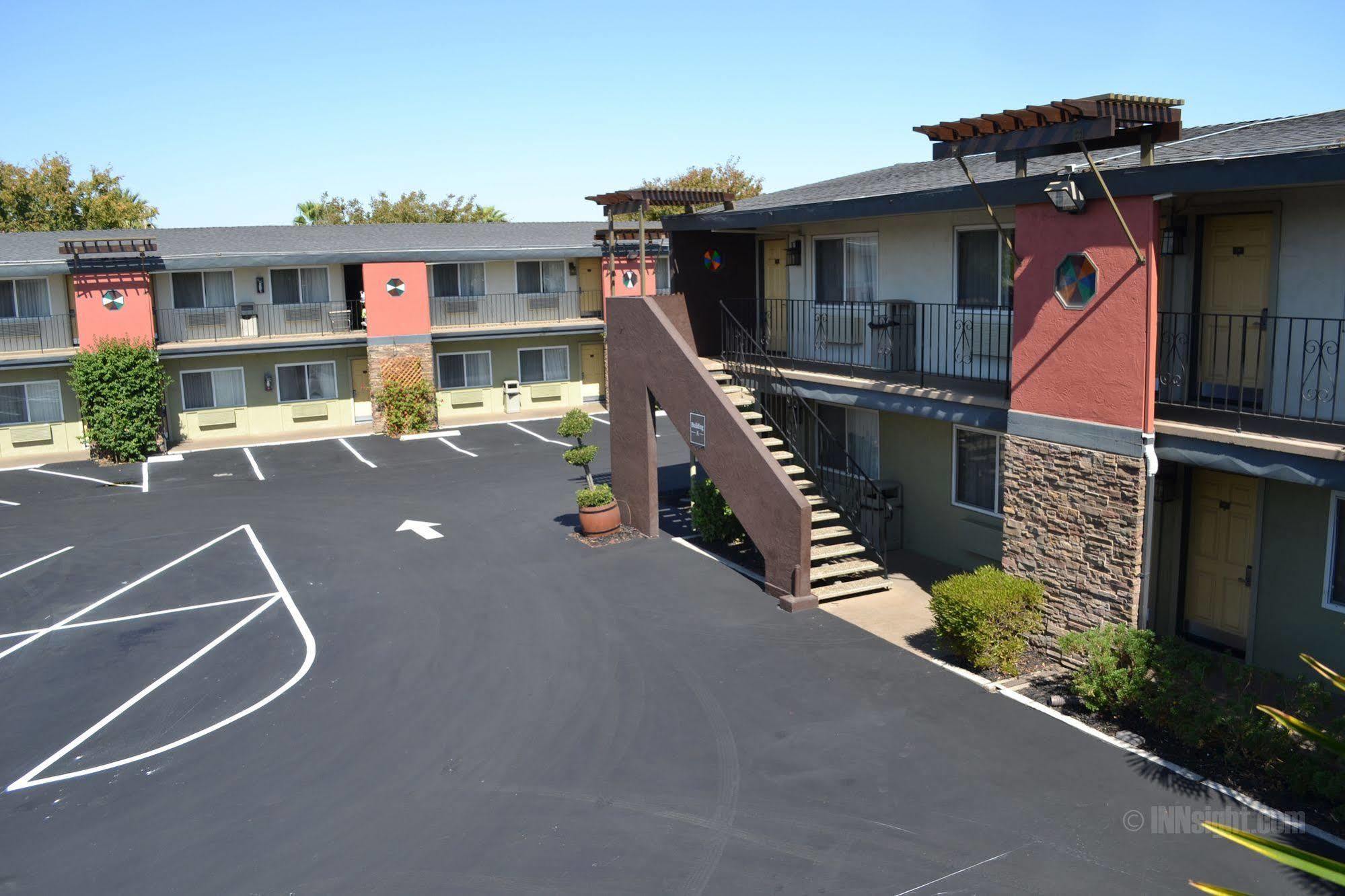 Days Inn & Suites By Wyndham Lodi Exteriér fotografie