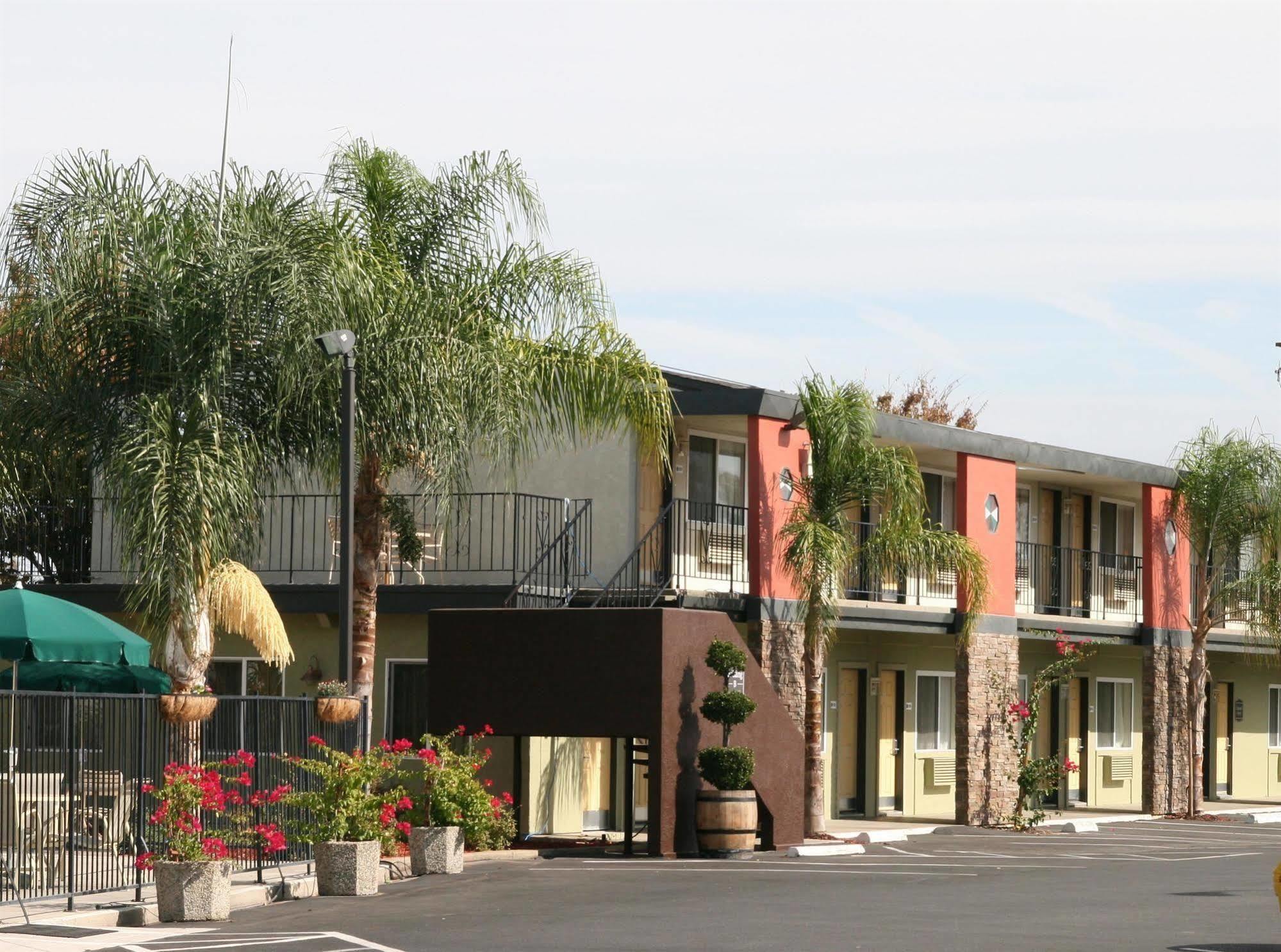Days Inn & Suites By Wyndham Lodi Exteriér fotografie