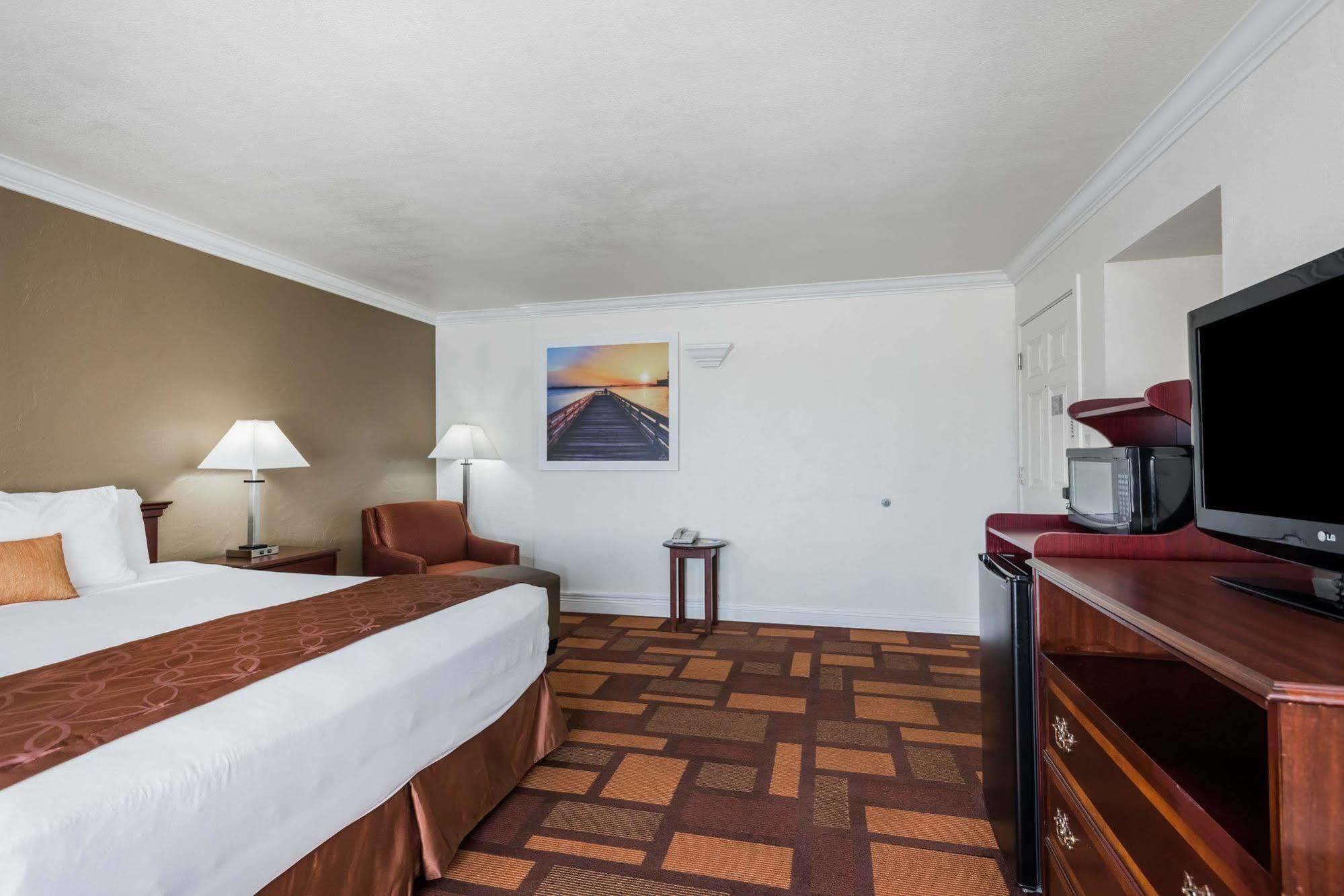 Days Inn & Suites By Wyndham Lodi Exteriér fotografie