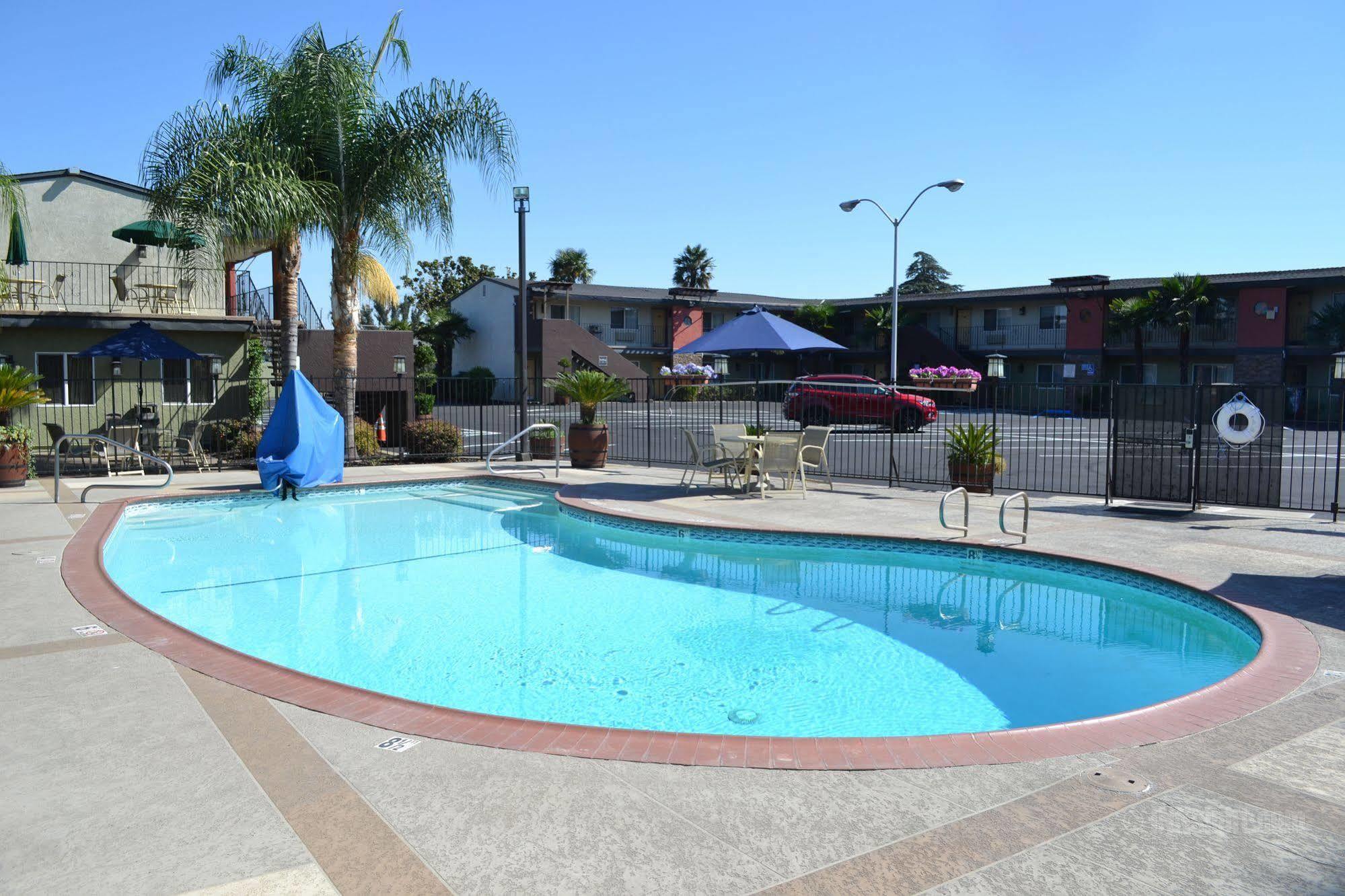 Days Inn & Suites By Wyndham Lodi Exteriér fotografie